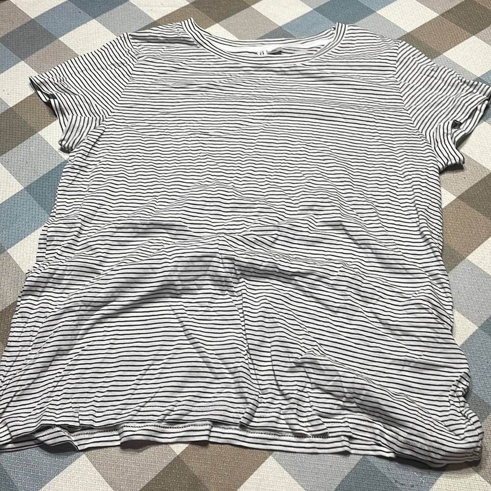 H&M T-shirt size large 57